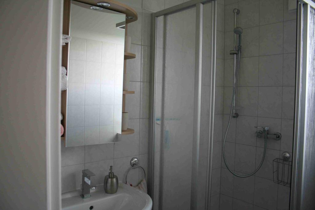 Uebernachtung Bei Michael - Ferienwohnung Росток Екстер'єр фото